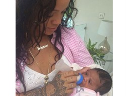 Menyusui, Rihanna Sudah Siap Jadi Ibu