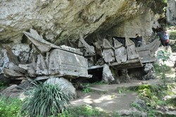 Seperti Ini Pemakaman Keluarga Bangsawan di Toraja