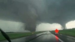 Tornado Kembar Sapu Nebraska, 1 Warga Tewas 16 Lagi Kritis
