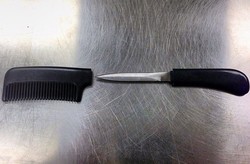 Senjata Batman & 7 Benda Sitaan Paling Ajaib di Bandara (2)