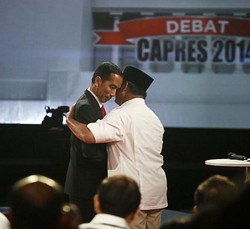 Cipika-cipiki Prabowo ke Jokowi, Pura-pura atau Tulus?