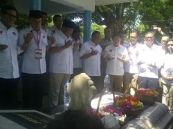 Tiba di Makassar, Prabowo Nyekar ke Makam Jenderal (Purn) M Jusuf