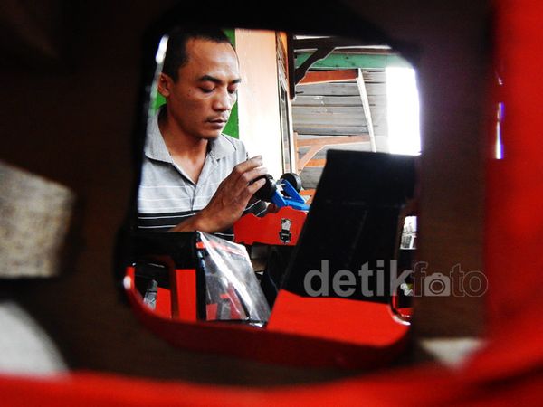 Mengintip Pembuatan Mainan Anak di Banyumas