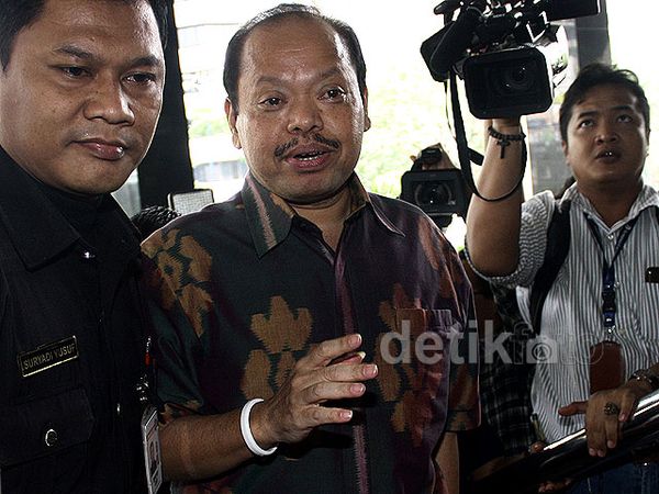 Sutan Bhatoegana Diperiksa Sebagai Tersangka