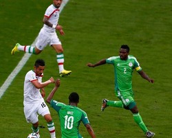 Iran Parkir Bus, Mikel Mengeluh