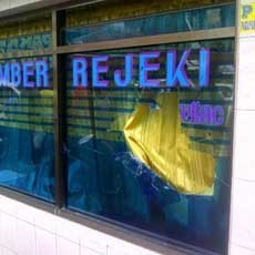 Detik-detik Sebelum Seorang Pemuda Mengamuk di Dolly