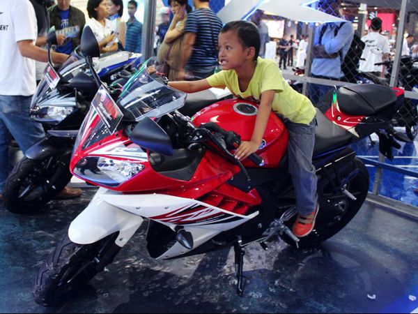 Yamaha R15 Diburu Pengunjung Jakarta Fair