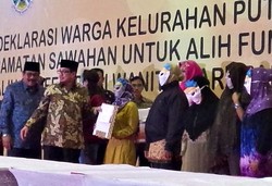 Mensos Sumbang Rp 7,3 M untuk Para Eks PSK di Gang Dolly