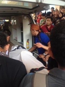 Isak Tangis Sambut Jenazah dan Rombongan Siswa SMA Al Huda