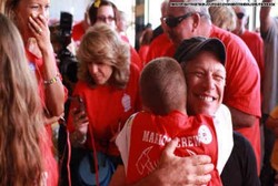 Mengharukan, Rocker Ini Beri Kejutan Bocah Pengidap Kanker