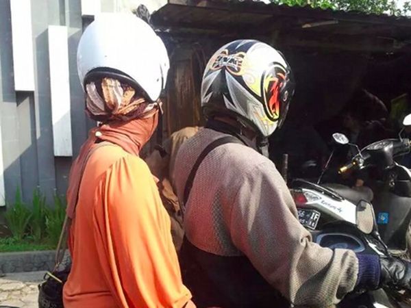 Helm Asal Tempel