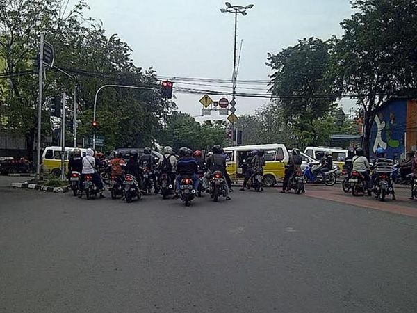 Koruptor di Jalan Raya