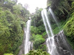 Air Terjun Sekumpul yang Tersembunyi di Hutan Buleleng