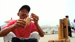 Penjual Gasing Yang Tak Berharap Pemimpin Permainkan Rakyat