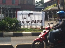 Beredar Spanduk Pilih Nomor Satu, Jokowi Tetap Gubernur