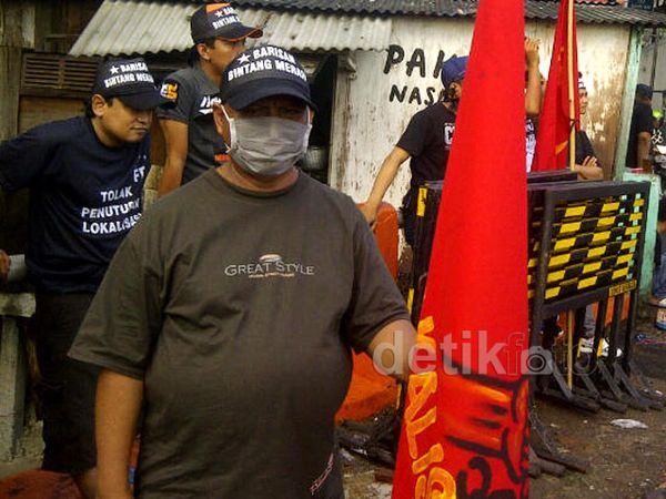 Pekerja Lokalisasi Blokir Persimpangan Girilaya