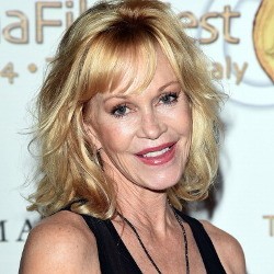 Pasca Gugat Cerai, Melanie Griffith Hapus Tato Antonio Banderas