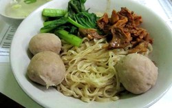 Ingin Bernostalgia? Mampir Saja ke Ragusa Es Italia dan Gado-Gado Bonbin!