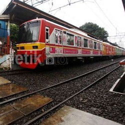 Kurangi Gangguan, KAI Rawat KRL di Bengkel Pesawat Garuda
