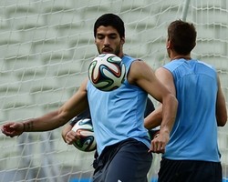 Sterling: Semoga Suarez Tidak Main