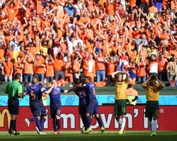 Belanda Susah Payah Taklukkan Australia