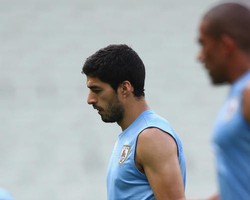 Tiga Singa Tak Boleh Terlalu Fokus ke Suarez