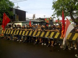 Massa Blokir Akses ke Islamic Center, Lokasi Deklarasi Penutupan Dolly