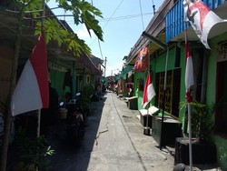 Bendera Setengah Tiang dan Cerita Beni Jelang Penutupan Dolly