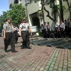 Polda Jatim Back Up Pengamanan Lokasi Deklarasi Penutupan Dolly