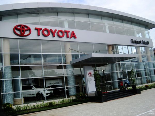 Toyota Resmikan Outlet Palu