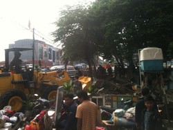 Satpol PP Bersihkan Kawasan di Lebak Bulus Untuk Dijadikan Depo MRT