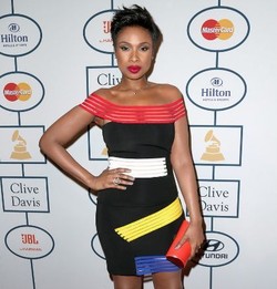 Bangga Bisa Pangkas 36 Kg Berat Badan, Jennifer Hudson Pose dengan Bikini