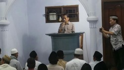 Kampanye Jelajah Pantura, Ketika Jokowi Mampir Salat Magrib di Batang