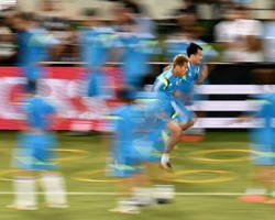 Jepang Adu Kecepatan, Yunani Duel Udara