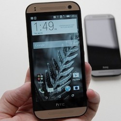 15 Menit, HTC One M8 Plastik Laku 50 Ribu Unit
