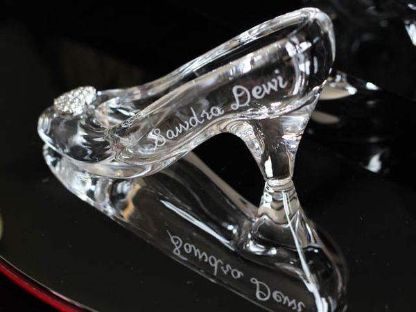 Diary Hingga Sepatu Kaca Cinderella, Koleksi Disney Sandra Dewi