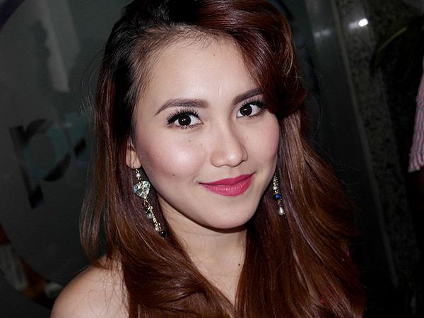 Ayu Ting Ting Manis Berbibir Pink