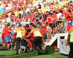 100-an Suporter Chile Tak Bertiket Menerobos Masuk Maracana