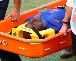 Van Gaal Lebih Cemas Kehilangan Martins Indi ketimbang Van Persie