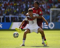 Mourinho Nilai Mueller Belum Teruji