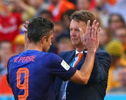 Van Persie Memang Berjodoh dengan Van Gaal