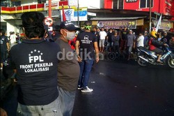 Pasca Penutupan Dolly, Penghuni Ngotot Tetap Beraktivitas