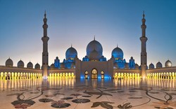 Masjid Raya Sheikh Zayed, Destinasi Terfavorit di Abu Dhabi