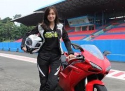 Wow Grace Mampu Menjinakkan Ducati Hingga 150 Km/Jam