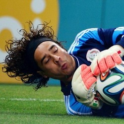 Tampil Oke Bersama Meksiko, Ochoa Dikait-kaitkan dengan Barcelona