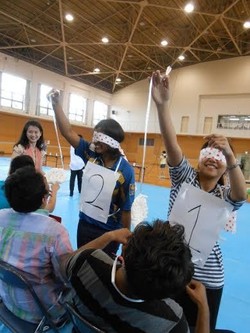 Ketika Mahasiswa Asing Heboh Ikuti Lomba Tujuh Belasan Ala Indonesia