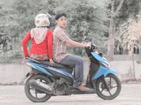 Kalau Sayang Mbaknya, Pakai Helm ya Mas