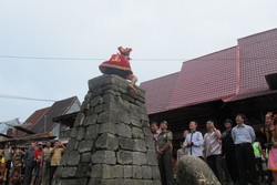 Aduh... Begini Lompat Batu di Nias Kalau Gagal