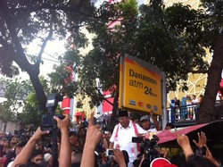 Prabowo Tiba-tiba Menghilang Ketika Blusukan di Tanah Abang