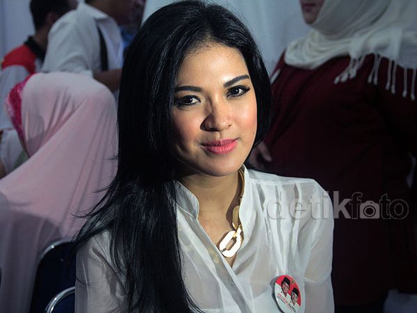 Si Manis Delia Septianti